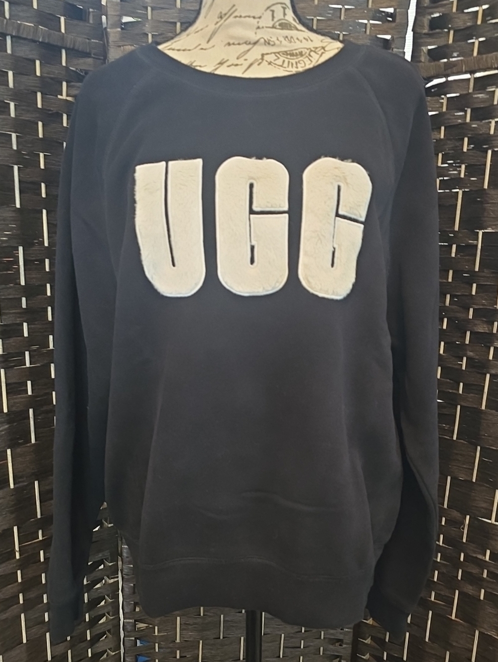 UGG Women's Madeline Fuzzy Logo Crewneck Sweatshirt, Large, EUC